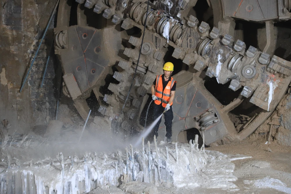 Máy đào hầm TBM số 1 có tên “Thần tốc” của metro Nhổn - ga Hà Nội đến ga ngầm Văn Miếu (ga S11).