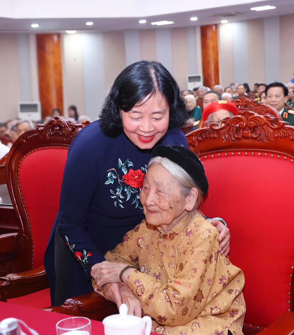 'Giữa rừng cờ hoa rực rỡ, cả biển người im phăng phắc lắng nghe từng lời của Bác' bí thư thành ủy hà nội bùi thị minh hoài