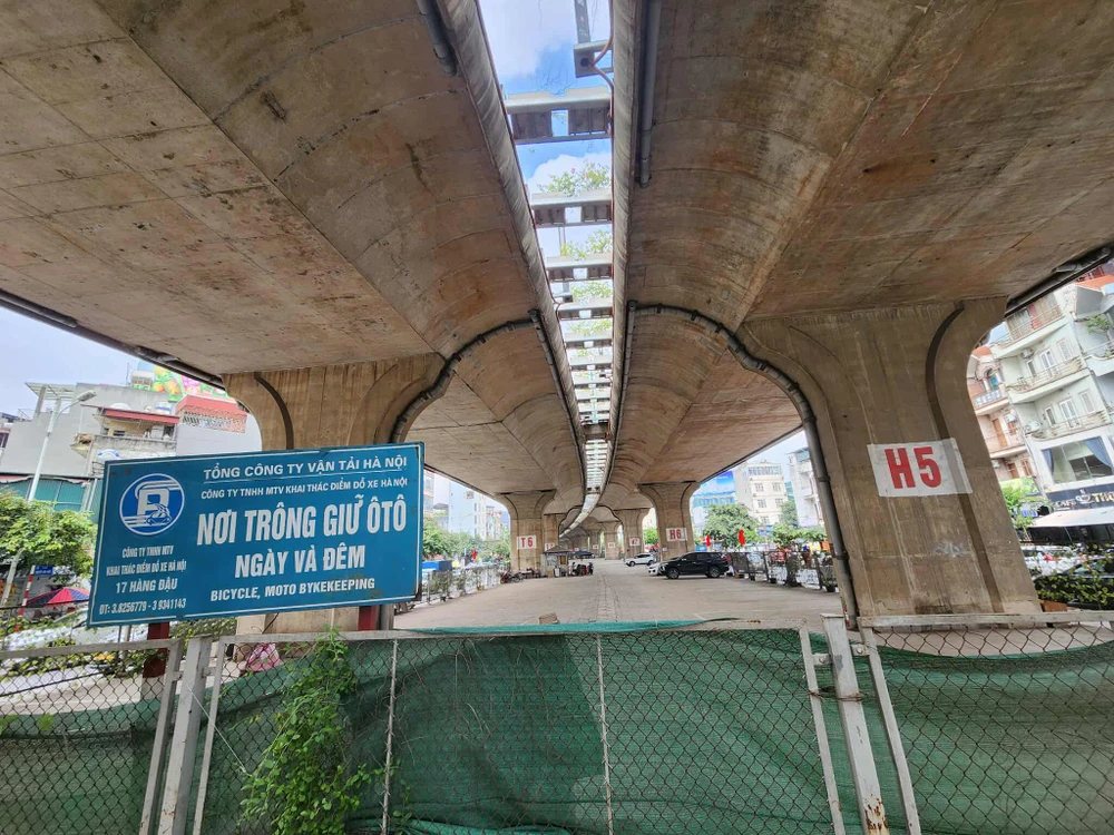 Hà Nội giải tỏa các bãi xe gầm cầu Vĩnh Tuy sau vụ cháy hơn 500 xe máy