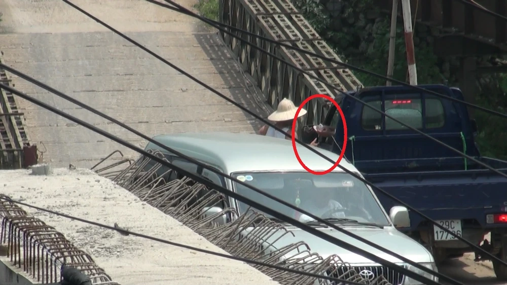 Chùm ảnh: 7 năm xây chưa xong 200 m cầu, còn đi thu phí ‘lụi’ ảnh 9