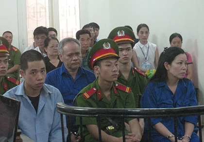 Cán bộ viện kiểm sát đi tù vì lừa đảo 'chạy án' ảnh 1