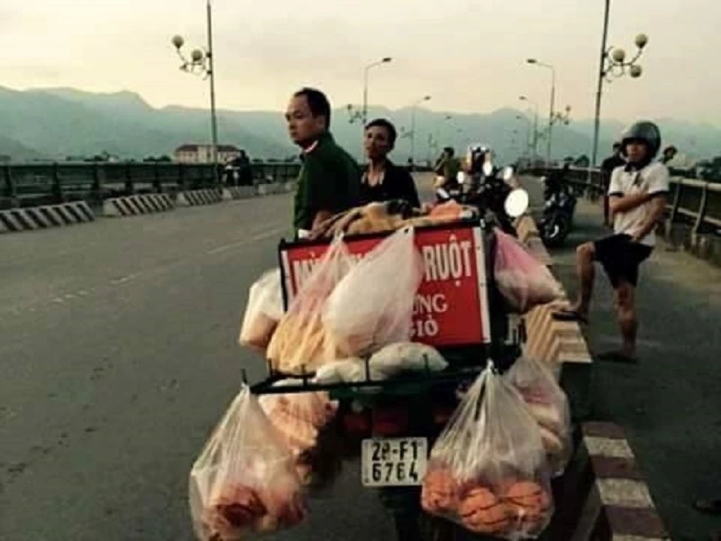 Nghi vấn người bán bánh mì nhảy xuống sông Đà vì bị truy đuổi ảnh 1 Nghi vấn người bán bánh mì nhảy xuống sông Đà vì bị truy đuổi ảnh 1
