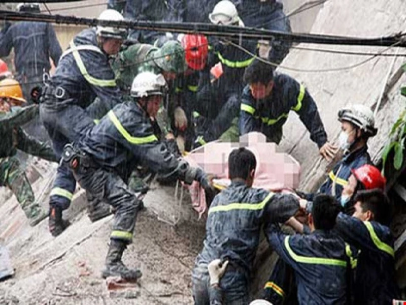 Khởi tố vụ sập nhà 4 tầng khiến 2 người tử vong tại Hà Nội ảnh 1