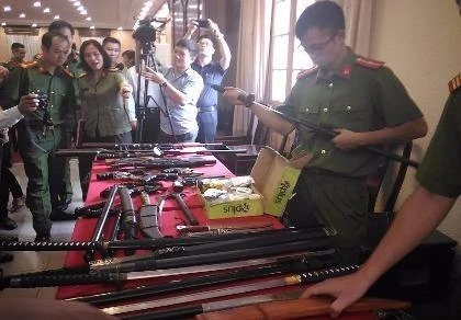 Có tới 8 khẩu súng ngắn và hai khẩu súng dài có ống ngắm