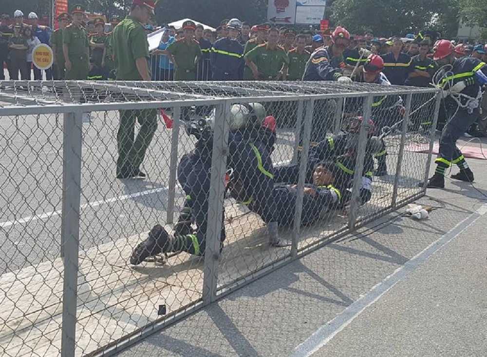 Những màn dập lửa mãn nhãn của Cảnh sát PCCC Hà Nội ảnh 2