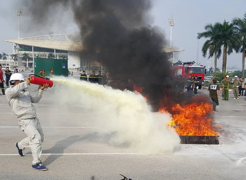 Những màn dập lửa mãn nhãn của Cảnh sát PCCC Hà Nội ảnh 4