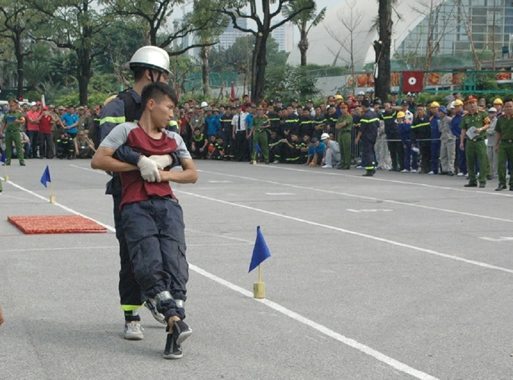 Những màn dập lửa mãn nhãn của Cảnh sát PCCC Hà Nội ảnh 8