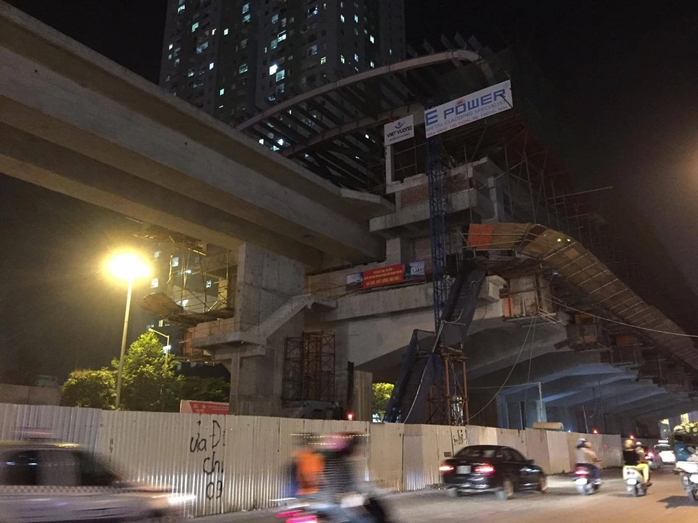 Nam công nhân rơi từ đường sắt trên cao đã tử vong ảnh 1