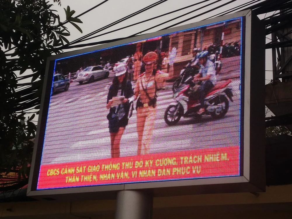 Hà Nội: Lắp bảng LED để tuyên truyền luật, có hiệu quả? ảnh 3