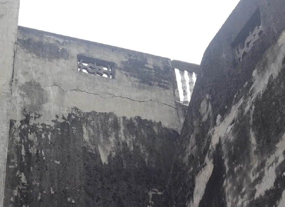 Hà Nội: Khiếp vía ngôi nhà nghiêng... 60 cm chờ đổ sập ảnh 5