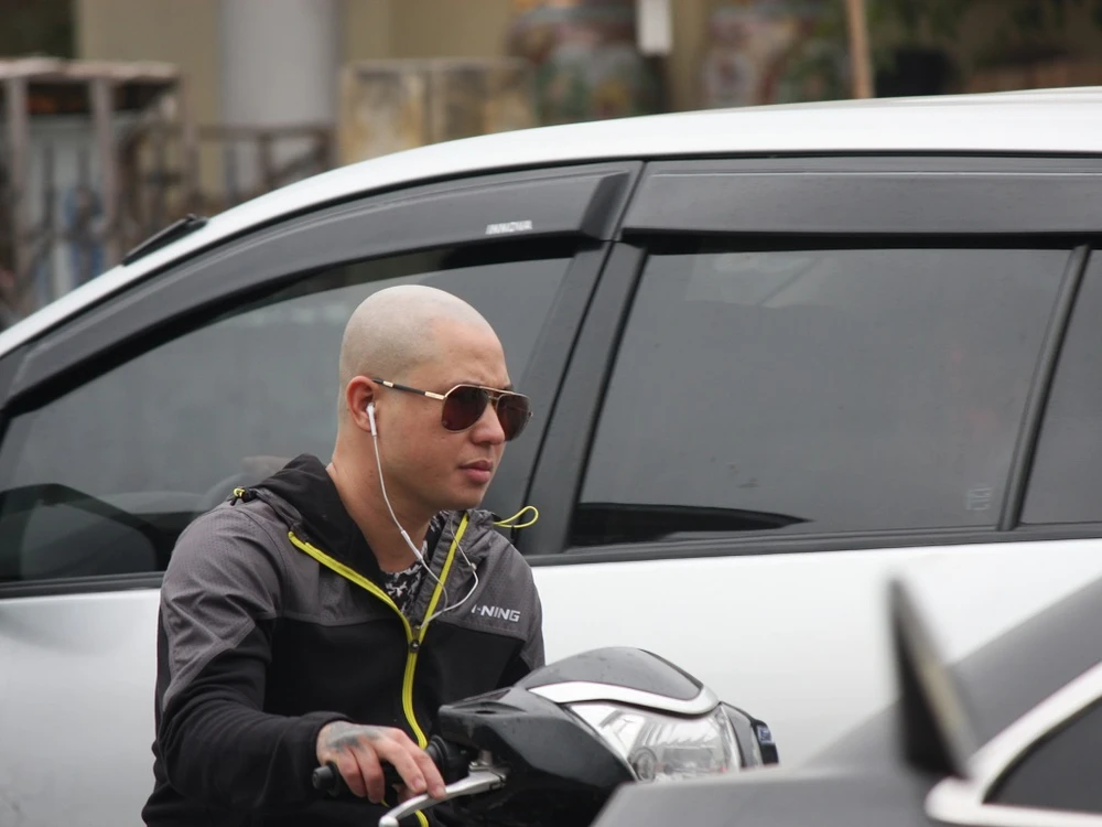 Bị CSGT xử phạt, người đàn ông xé quyết định xử phạt ảnh 8