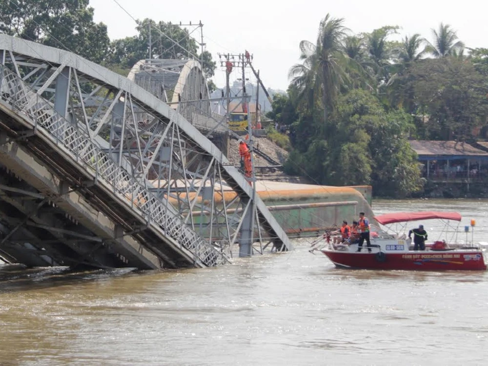 Bộ Công an: Gần 200 điểm nguy cơ đâm va trên sông ảnh 1