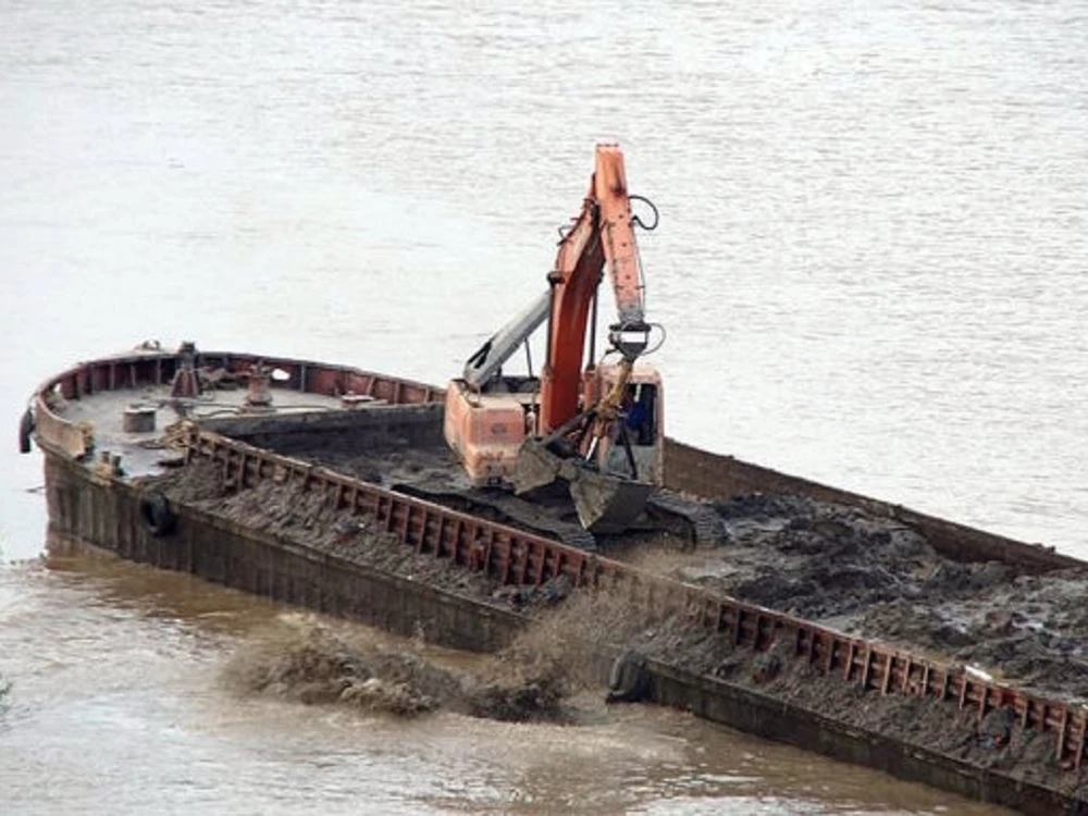 CSGT bị điều chuyển vì không kiên quyết xử lý 'bùn tặc' ảnh 1