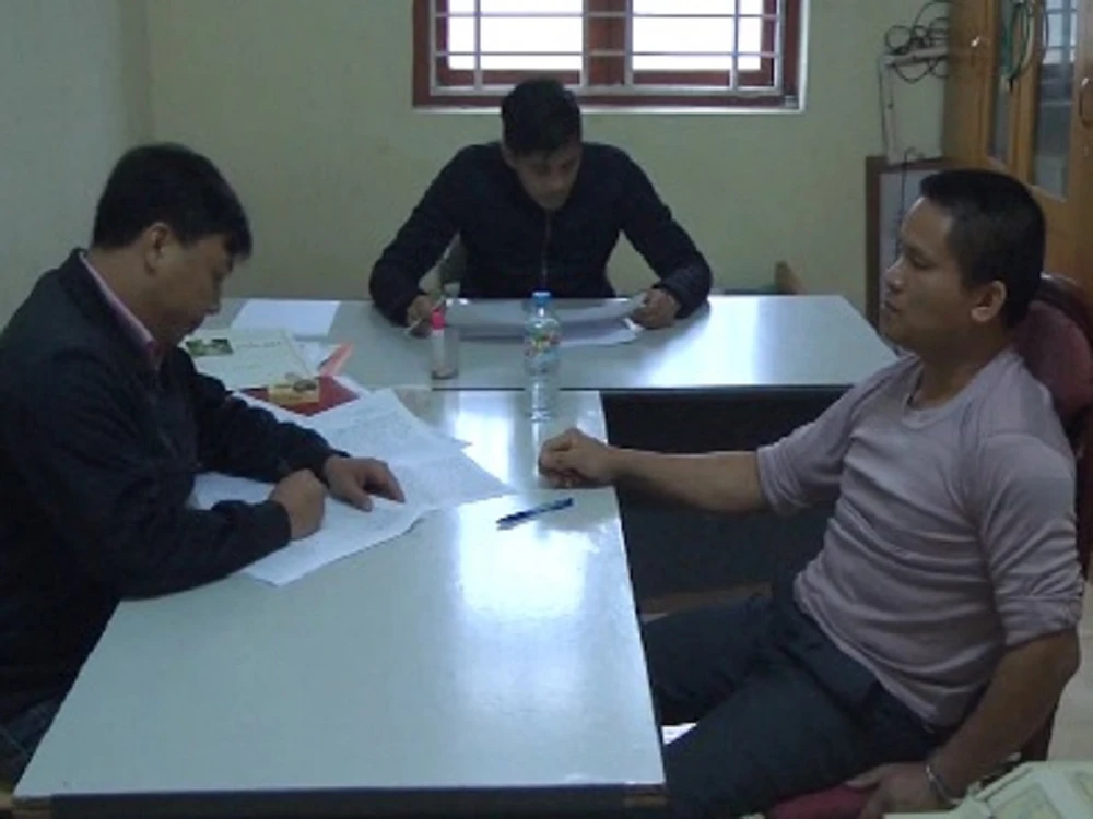 Bùi Kim Hiền tại cơ quan công an. Ảnh: hungyentv.vn