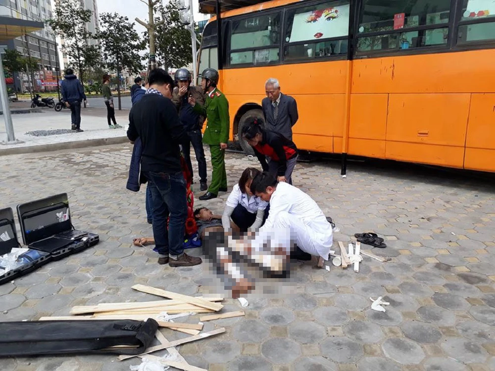 Hà Nội: Thùng phuy nổ như mìn, 1 người nguy kịch ảnh 1