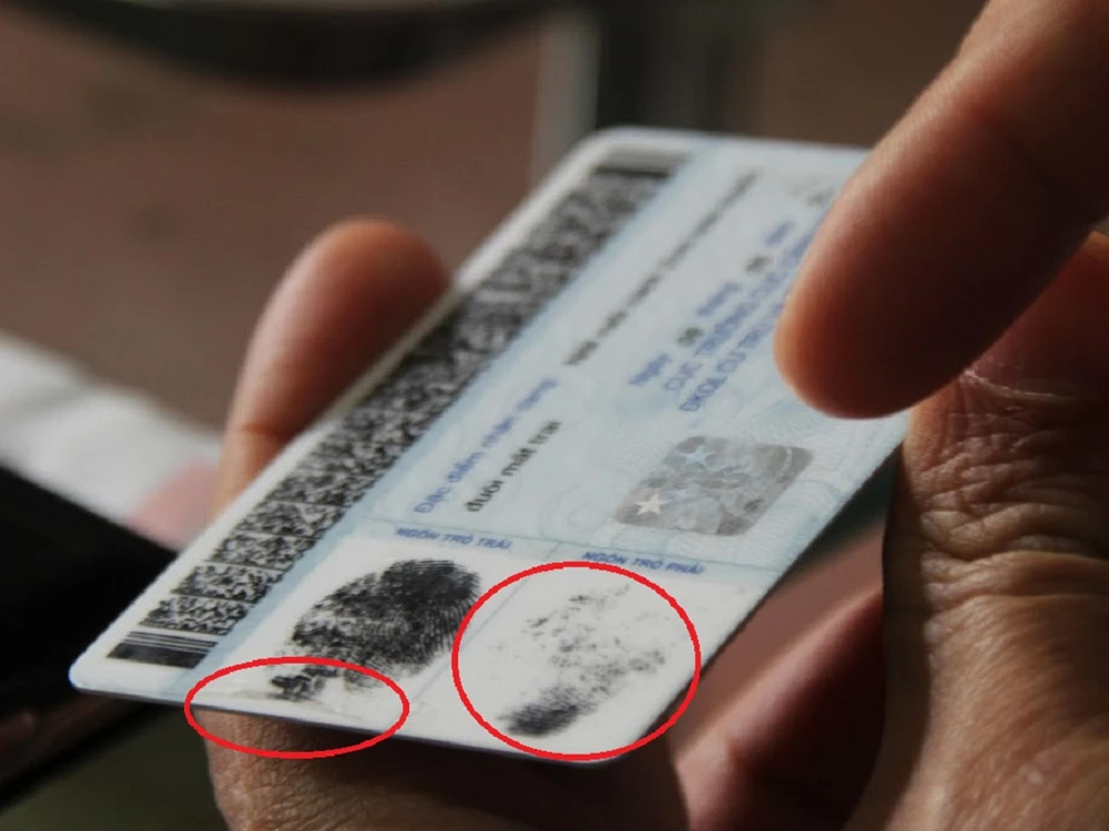 Lo lắng vì CMND 12 số bị mờ, bong tróc ảnh 1