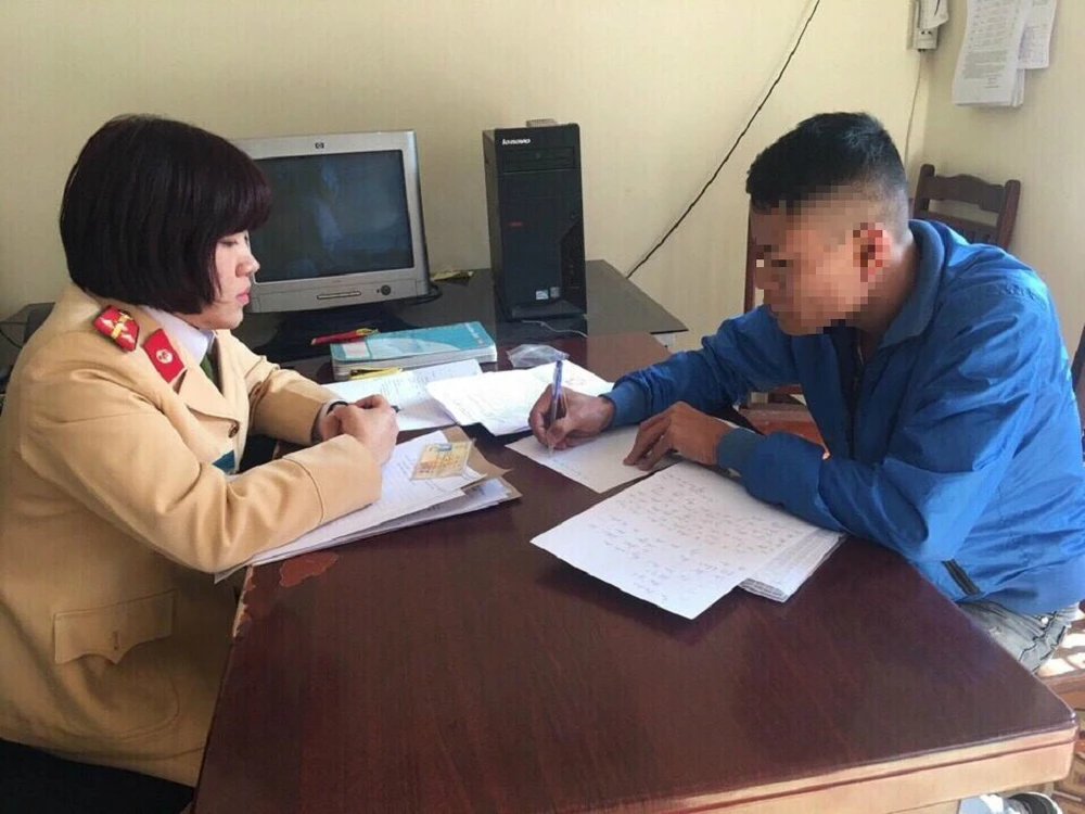 Tước bằng lái 3 tài xế chạy xe ngược chiều trên cao tốc ảnh 3 Tước bằng lái 3 tài xế chạy xe ngược chiều trên cao tốc ảnh 3