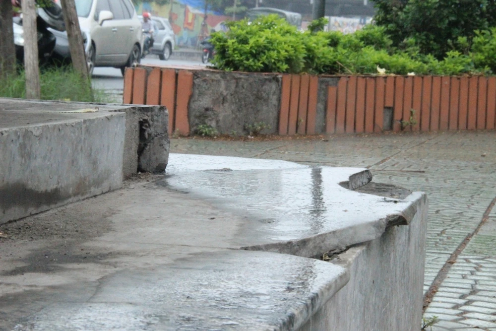 Đồng hồ 'khủng' kỷ niệm 1.000 năm Thăng Long bị hỏng ảnh 8 Đồng hồ 'khủng' kỷ niệm 1.000 năm Thăng Long bị hỏng ảnh 8