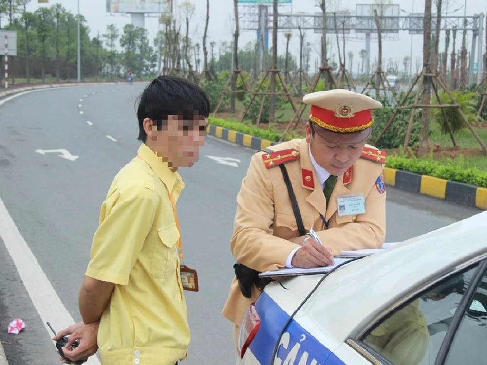 Cục CSGT khẳng định biên bản xử phạt vi phạm giao thông không cần phải đóng dấu treo.