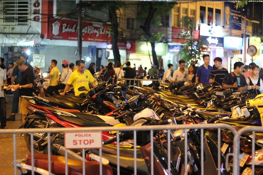 Trung thu là dịp 'chặt chém' của các bãi xe ở Hà Nội ảnh 3