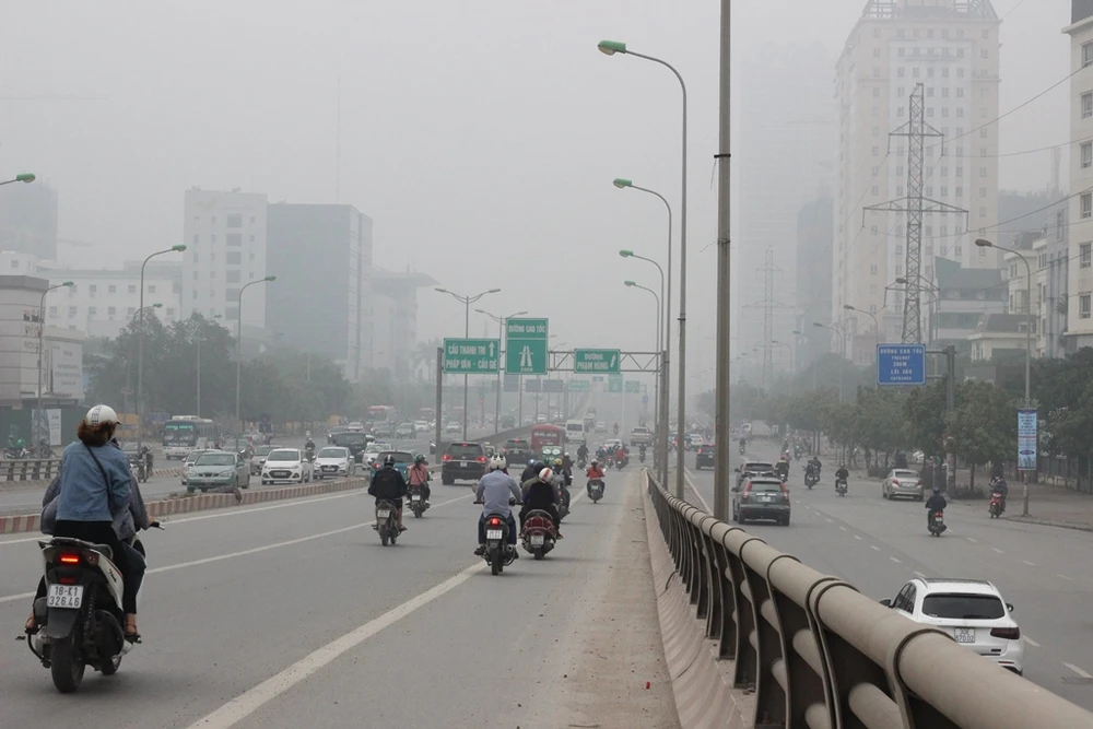 Sáng nay Hà Nội chìm ngập trong sương mù ảnh 2