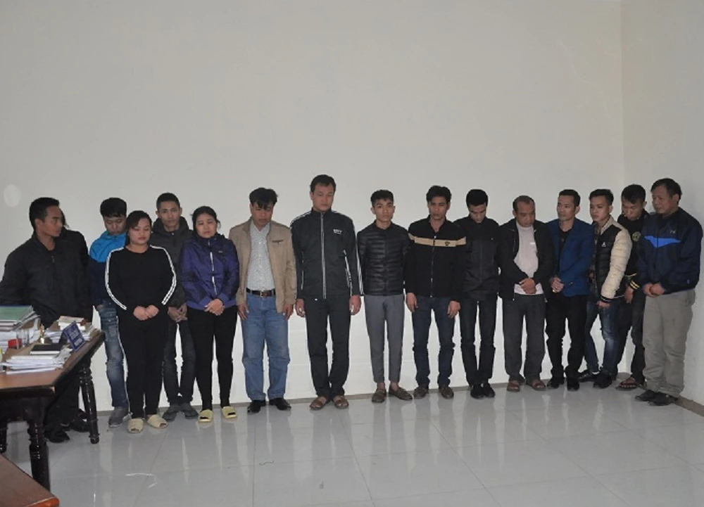 Cảnh sát hình sự phá 4 lớp cửa sắt bắt 18 “con bạc“ ảnh 1