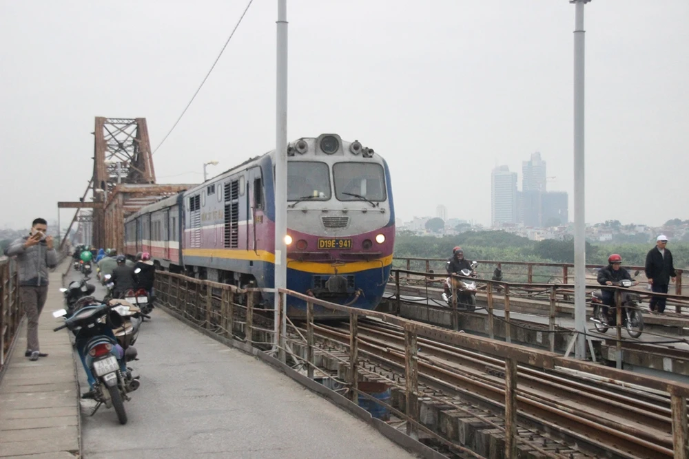 Cận cảnh khu vực phát hiện bom 'khủng' cầu Long Biên ảnh 6