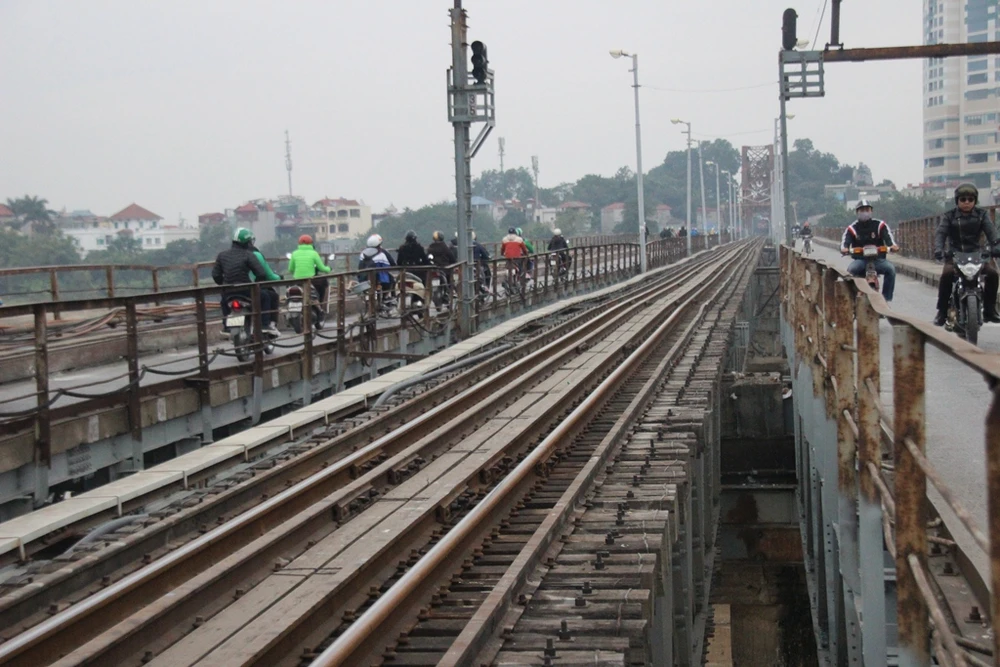 Cận cảnh khu vực phát hiện bom 'khủng' cầu Long Biên ảnh 5