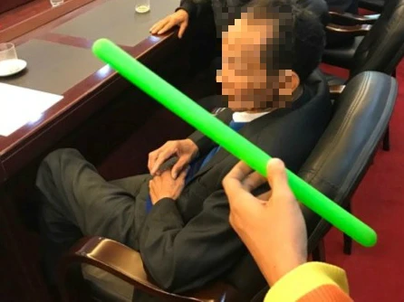 Giám định vết thương bé gái mầm non bầm tím khắp người ảnh 1