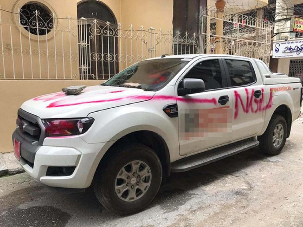 Cảnh sát truy tìm kẻ phun sơn hàng chục xế hộp ảnh 1