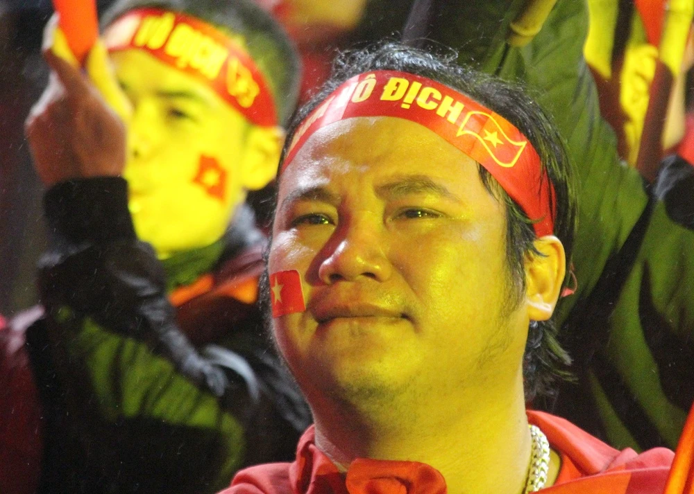 Khóc, tiếc lắm, nhưng tự hào lắm!