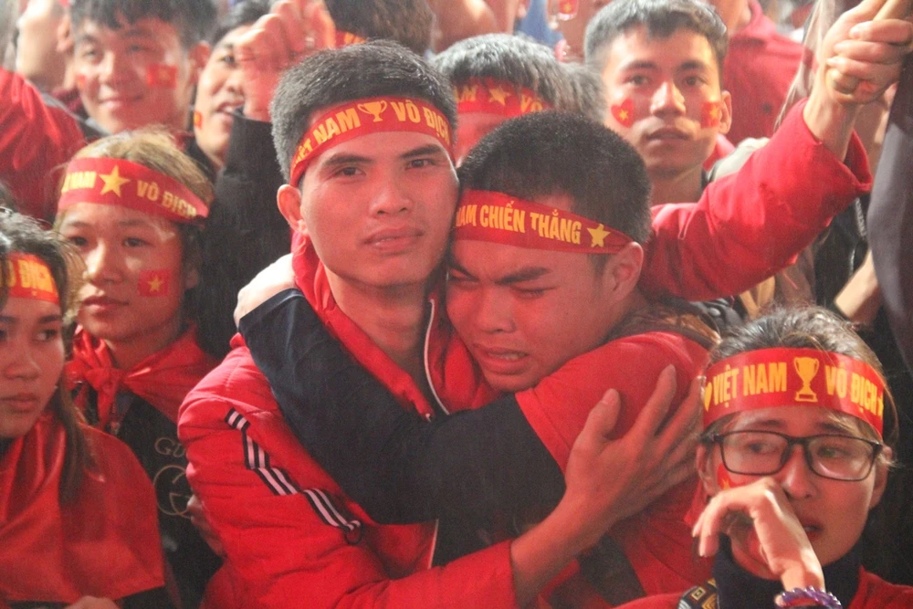 Những hình ảnh không thể quên tại 'chảo lửa' Mỹ Đình ảnh 10