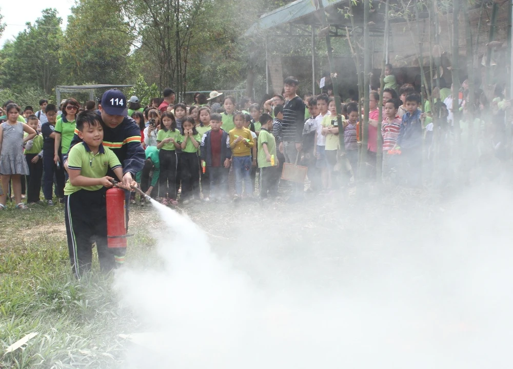 1.000 học sinh tròn mắt xem công an múa võ ảnh 3