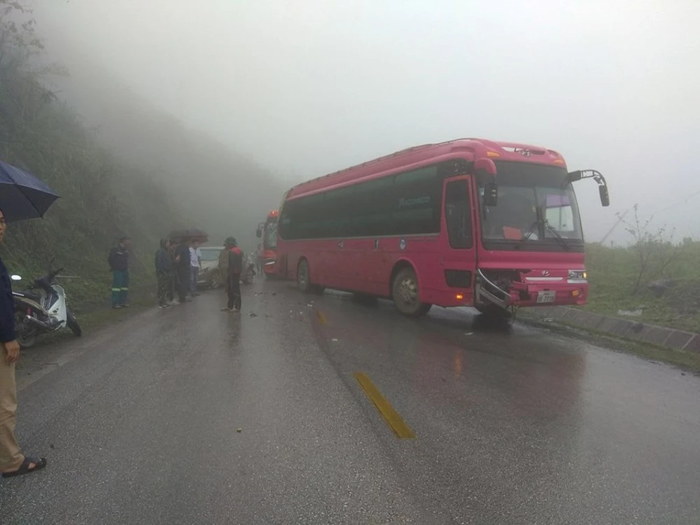 5 vụ tai nạn liên tiếp trên quốc lộ, hơn 10 ô tô gặp nạn