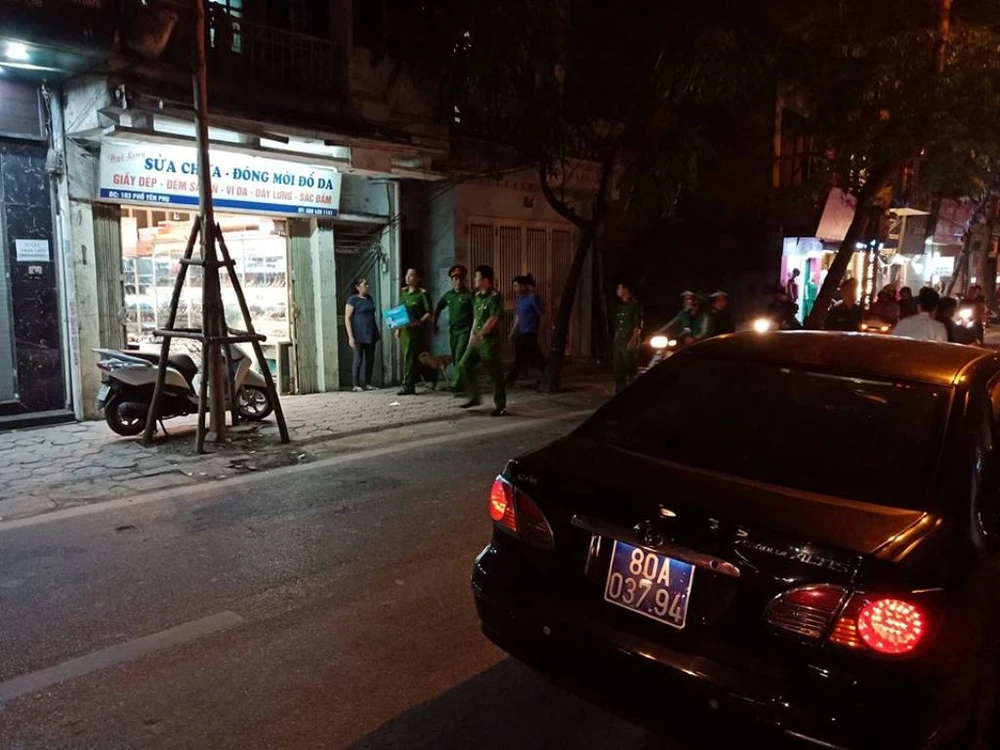 Đang khám nhà cựu tổng cục phó tình báo Phan Hữu Tuấn ảnh 2