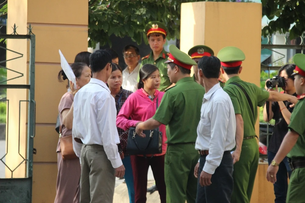 Siết chặt an ninh tại phiên xử bác sĩ Hoàng Công Lương