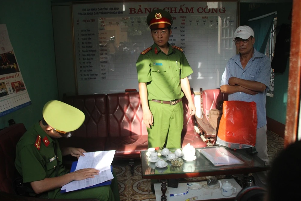 Siết chặt an ninh tại phiên xử bác sĩ Hoàng Công Lương