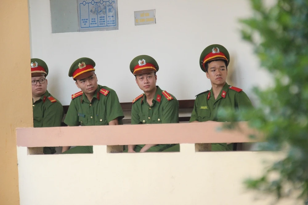 Siết chặt an ninh tại phiên xử bác sĩ Hoàng Công Lương