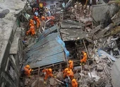 Sập chung cư 54 căn, 10 người chết, 25 hộ gia đình mắc kẹt