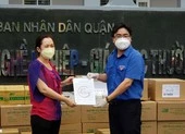 Video: Trao hơn 1.300 phần quà cho khu cách ly, điều trị F0 tại quận 7