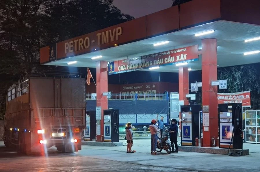 Cửa hàng xăng dầu Cầu Xây thuộc Công ty Cổ phần vật tư thương mại Vĩnh Phúc. Ảnh: QLTT
