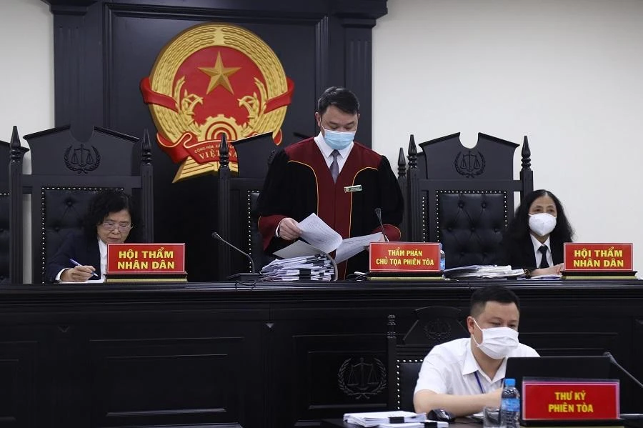 Vụ án này, 16 bị cáo bị truy tố tội vi phạm quy định về quản lý, sử dụng tài sản Nhà nước gây hậu quả nghiêm trọng, một bị cáo bị truy tố tội thiếu trách nhiệm gây hậu quả nghiêm trọng. Ảnh: UYÊN TRANG