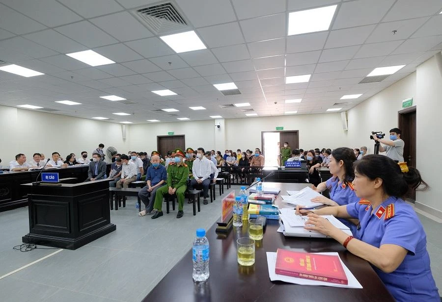 Toàn cảnh phiên tòa sáng 18-5. Ảnh: UYÊN TRANG