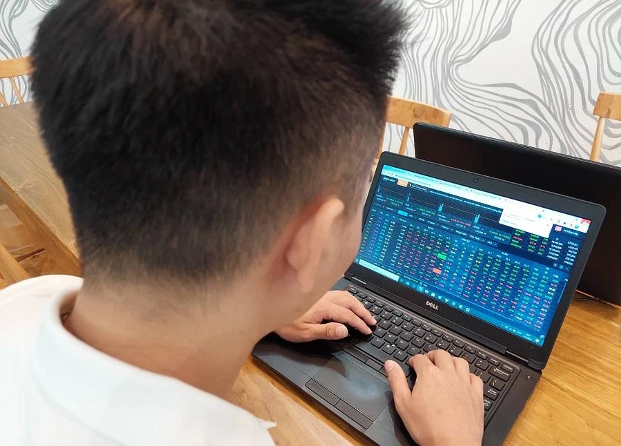 Thua lỗ chứng khoán, thanh niên đến công an hoang báo bị cướp sạch tài sản. Ảnh minh họa: TP