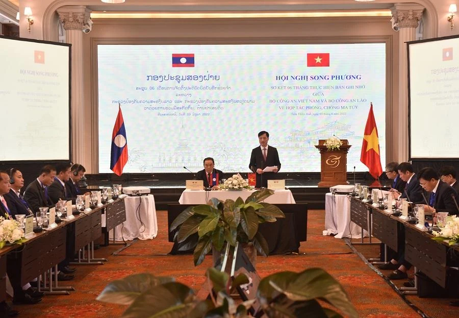 Thứ trưởng Nguyễn Duy Ngọc (đứng) phát biểu tại hội nghị. Ảnh: TIỂU HÀ