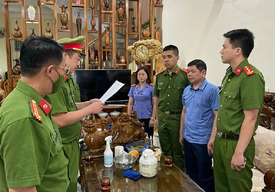 Trưởng khoa thuộc Bệnh viện Đa khoa tỉnh Sơn La bị khởi tố và bắt tạm giam để điều tra về hành vi nhận hối lộ. Ảnh: CA