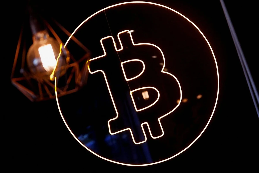 Bitcoin 'thủng' mốc 20.000 USD, mức thấp nhất trong 18 tháng qua. Ảnh: Reuters