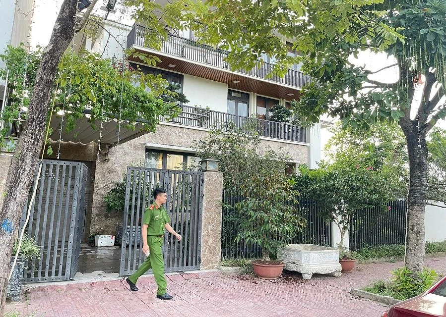 Công an ra quyết định khởi tố, bắt tạm giam hai nguyên chủ tịch UBND tỉnh Lào Cai cùng nhiều nguyên lãnh đạo của địa phương này. Ảnh: CA