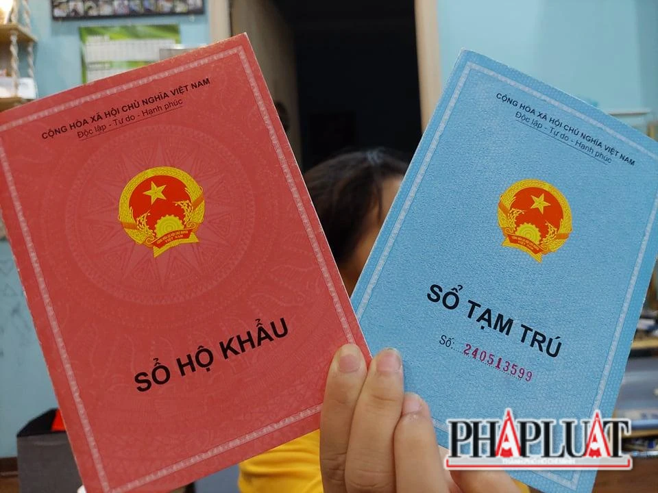 Từ ngày 1-1-2023, toàn bộ sổ hộ khẩu, sổ tạm trú bằng giấy sẽ không còn giá trị sử dụng. Ảnh minh họa: TUYẾN PHAN