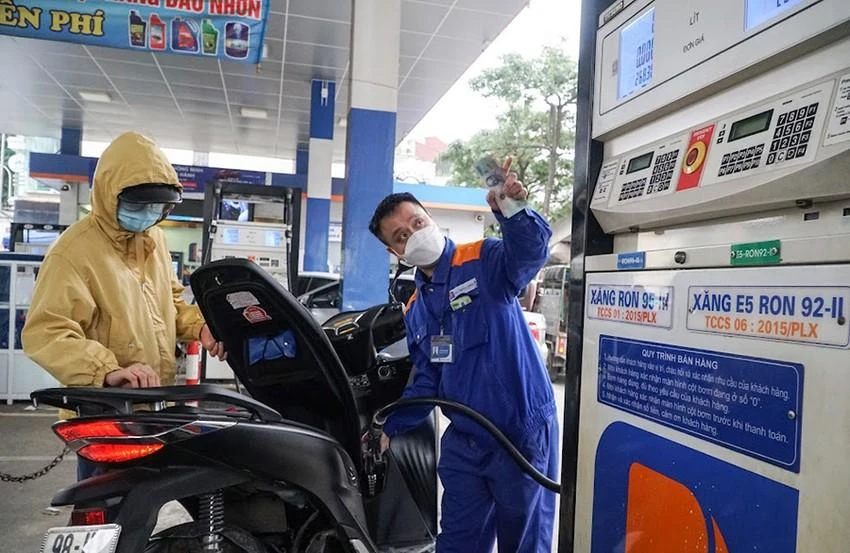 Thanh tra Chính phủ đề nghị Bộ Công thương, Tập đoàn Dầu khí Việt Nam cùng hàng loạt đơn vị cung cấp tài liệu liên quan đến xăng dầu trong vòng sáu năm qua. Ảnh: PHI HÙNG